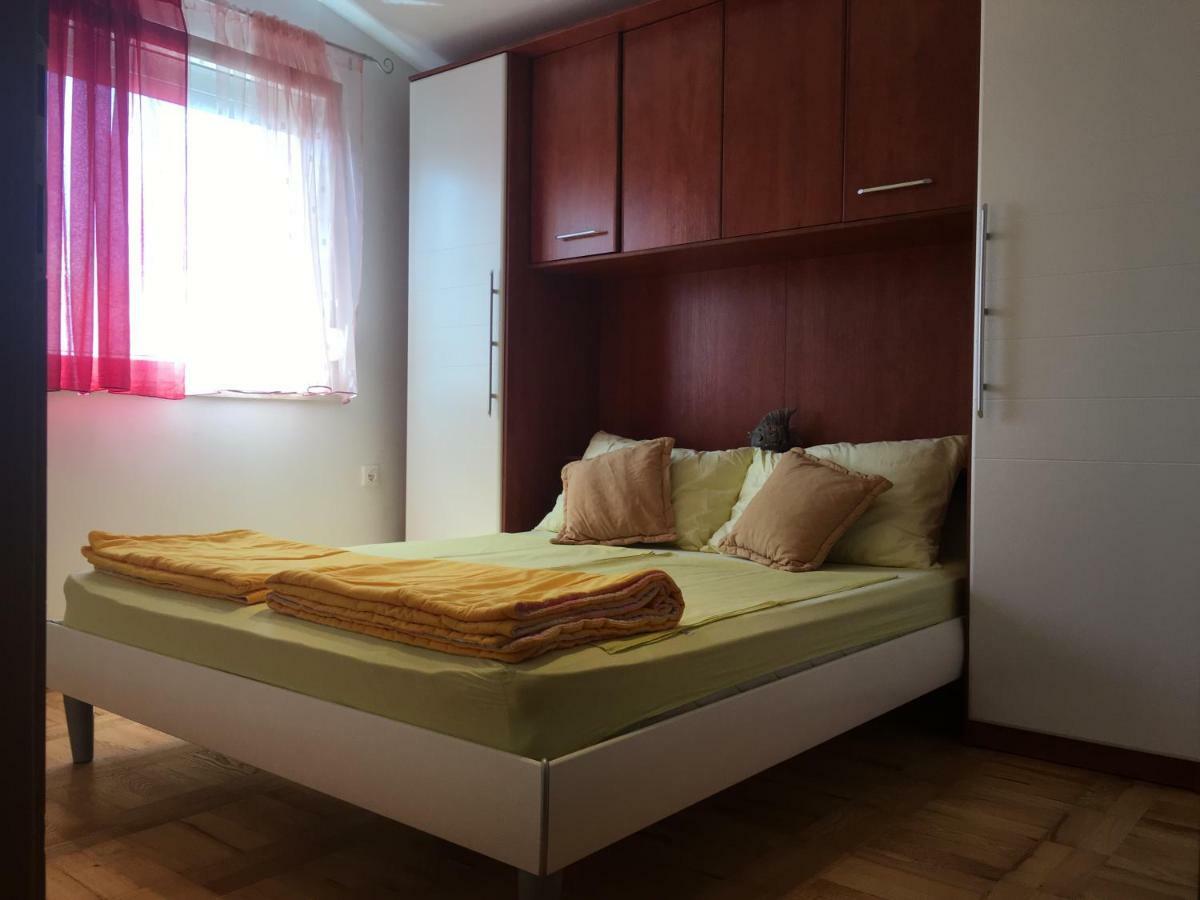 Dama Apartment Obrovac Bagian luar foto
