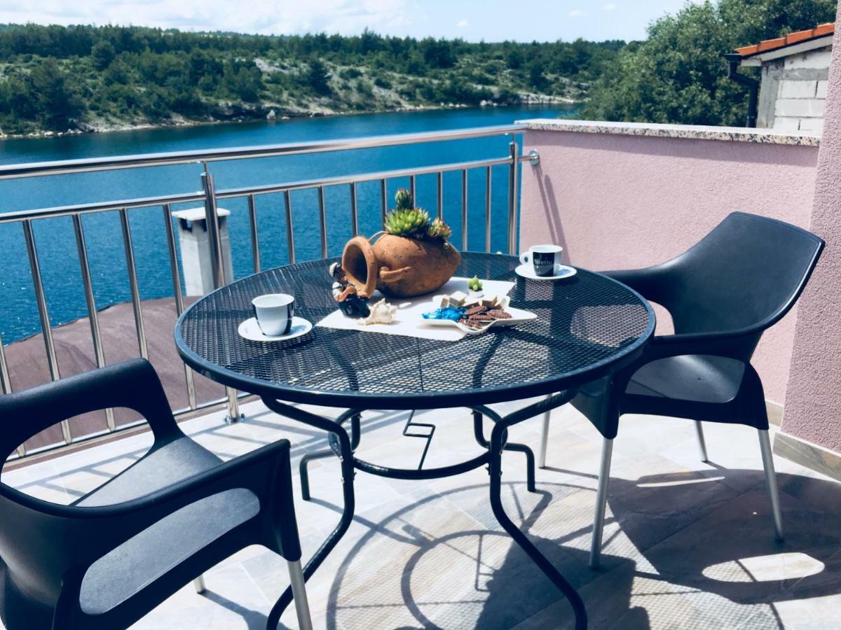 Dama Apartment Obrovac Bagian luar foto