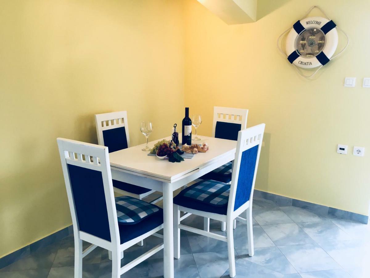 Dama Apartment Obrovac Bagian luar foto