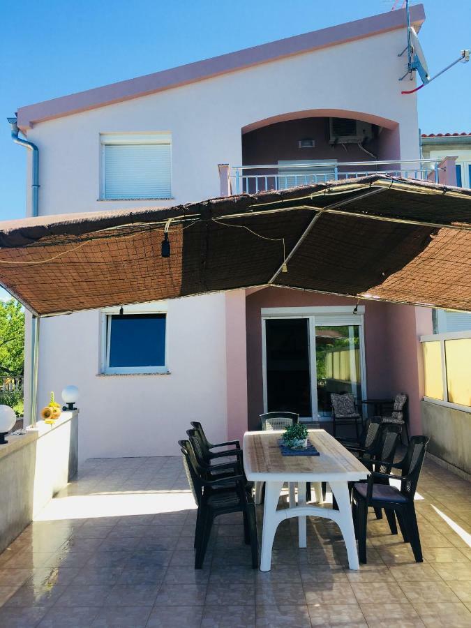 Dama Apartment Obrovac Bagian luar foto