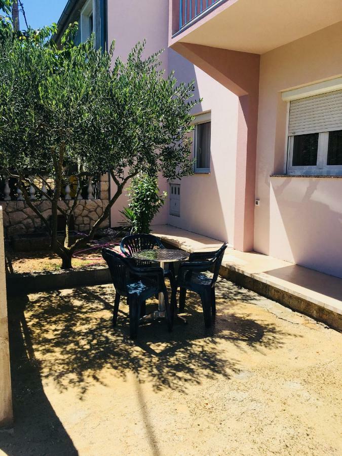 Dama Apartment Obrovac Bagian luar foto